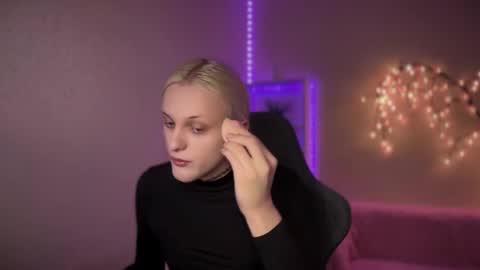 Amira online show from November 3, 2025, 8:59 am