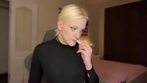 Amira online show from December 15, 2025, 9:13 am