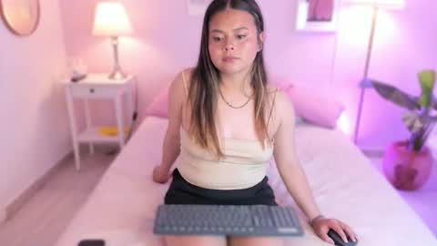 Snapshot of tiffany_fournier chatting on November 19, 2025, 4:12 am Tiffany online show from November 19, 2025, 4:12 am