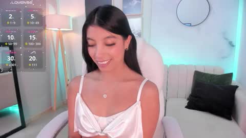 tiffany_low online show from November 26, 2025, 1:23 pm