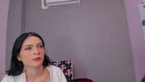 Snapshot of tiffany_mendez chatting on September 24, 2025, 12:08 pm tiffany_mendez online show from September 24, 2025, 12:08 pm