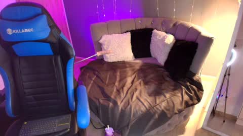 tiffany_sander online show from January 30, 2025, 8:22 am