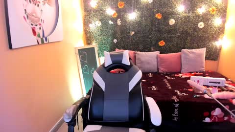 tiffany_sander online show from February 6, 2025, 6:29 am