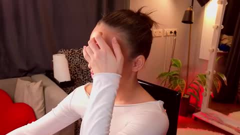 Tiffany online show from November 30, 2025, 12:31 pm