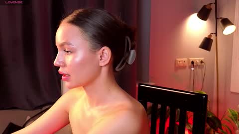 Tiffany online show from December 14, 2025, 11:48 am