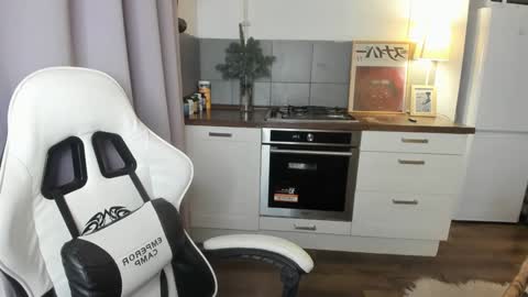  Tiffany  online show from January 16, 2025, 5:42 am