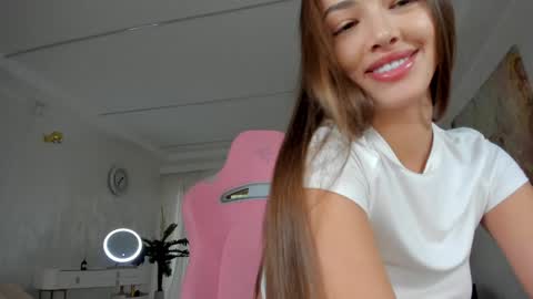 Tiffany Houston online show from February 3, 2025, 9:52 am