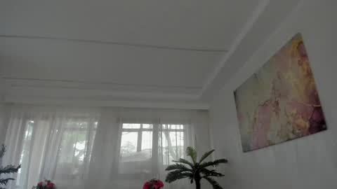 Tiffany Houston online show from December 5, 2025, 7:28 am