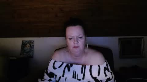 Snapshot of tiffanymature chatting on July 28, 2026, 6:20 pm TiffanyMature online show from July 28, 2026, 6:20 pm