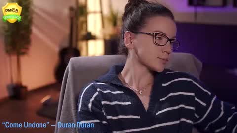 tiffanyriox online show from September 24, 2025, 11:41 pm