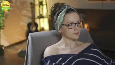 tiffanyriox online show from May 6, 2026, 11:43 pm