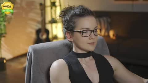 tiffanyriox online show from May 7, 2026, 11:43 pm