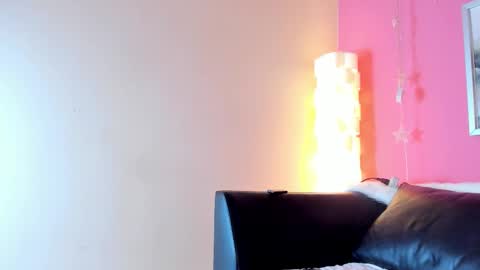 Stefany Suarez online show from January 7, 2026, 4:42 pm