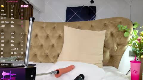 Tiffany online show from October 7, 2025, 3:04 am