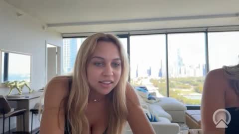 Snapshot of tiffstreatsxoxo chatting on September 22, 2025, 5:15 pm Tiffstreatsxoxo online show from September 22, 2025, 5:15 pm