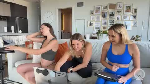 Snapshot of tiffstreatsxoxo chatting on October 23, 2025, 7:12 pm Tiffstreatsxoxo online show from October 23, 2025, 7:12 pm