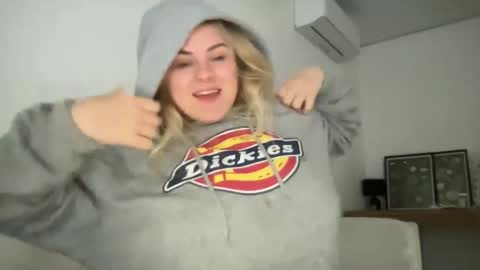 Snapshot of tigoldbitties11 chatting on September 10, 2025, 11:27 pm Lexi online show from September 10, 2025, 11:27 pm