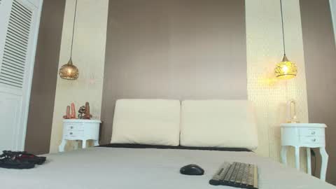 T I F F A N Y online show from January 12, 2026, 8:03 pm