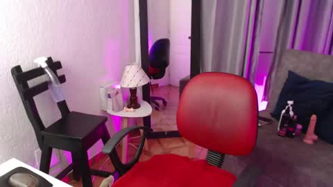 Snapshot of tiinajonus_ chatting on May 1, 2026, 3:55 am tiinajonus_ online show from May 1, 2026, 3:55 am