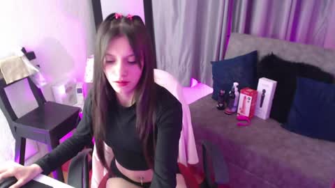 Snapshot of tiinajonus_ chatting on May 18, 2026, 4:07 am tiinajonus_ online show from May 18, 2026, 4:07 am