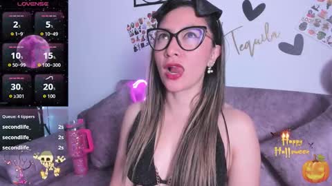 TILA TEQUILA online show from November 1, 2025, 2:52 pm