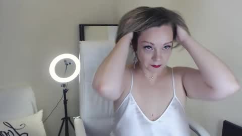 Tilly online show from February 22, 2025, 2:08 pm