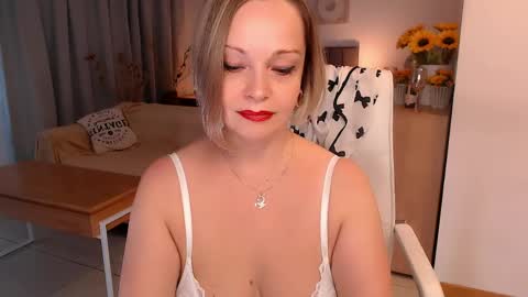 Tilly online show from April 25, 2026, 8:28 pm
