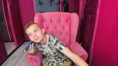 Snapshot of tim_blackk chatting on October 5, 2025, 8:40 pm Tim online show from October 5, 2025, 8:40 pm