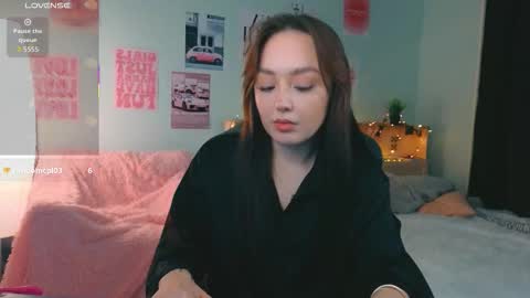 Mia online show from January 6, 2026, 7:39 pm