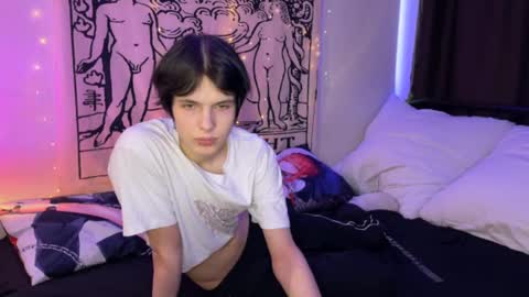 Snapshot of timi_moon chatting on February 19, 2025, 10:34 am timi_moon online show from February 19, 2025, 10:34 am