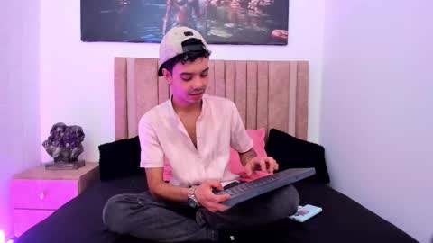 Snapshot of timothe_evans chatting on November 15, 2025, 9:21 pm Evans online show from November 15, 2025, 9:21 pm