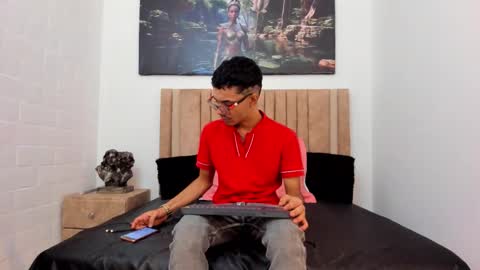 Snapshot of timothe_evans chatting on November 19, 2025, 7:58 pm Evans online show from November 19, 2025, 7:58 pm