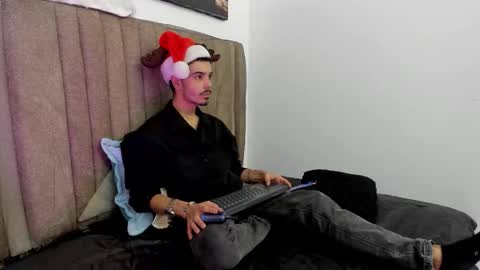 Evans  online show from December 17, 2025, 3:56 am