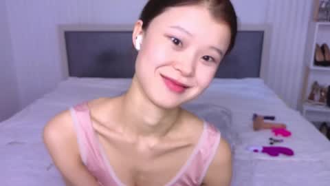 tina__kim online show from January 15, 2025, 8:09 am