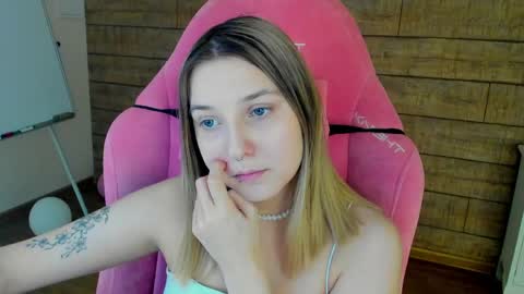 TinaBurton online show from May 4, 2026, 5:42 pm