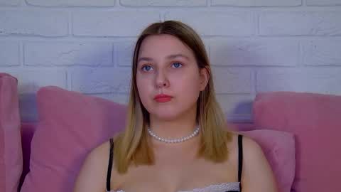 TinaBurton online show from May 7, 2026, 5:18 pm