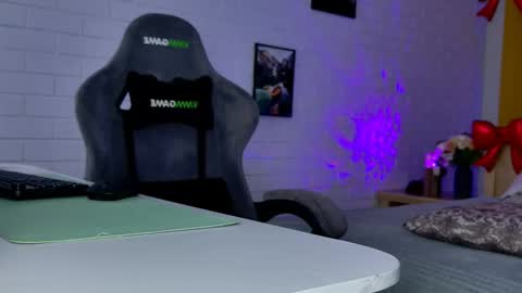 Tina Davil online show from February 17, 2026, 1:18 pm