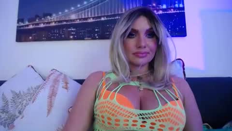 tinkerbell822 online show from February 19, 2025, 12:11 pm