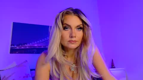 tinkerbell822 online show from September 30, 2025, 7:57 am