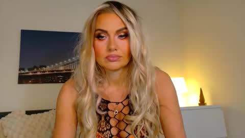 tinkerbell822 online show from October 27, 2025, 8:29 am