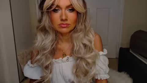tinkerbell822 online show from April 22, 2026, 7:44 am