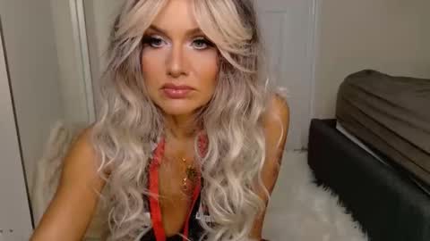 tinkerbell822 online show from May 7, 2026, 7:58 am
