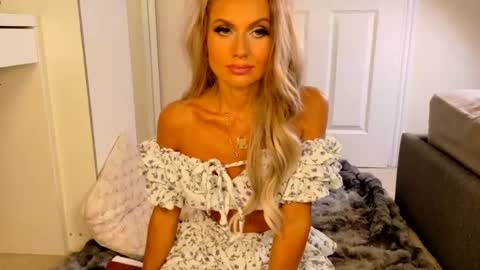 tinkerbell822 online show from June 12, 2026, 7:07 am