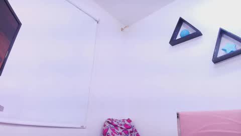 Snapshot of tinkerbell_1 chatting on September 22, 2025, 7:27 pm tinkerbell online show from September 22, 2025, 7:27 pm