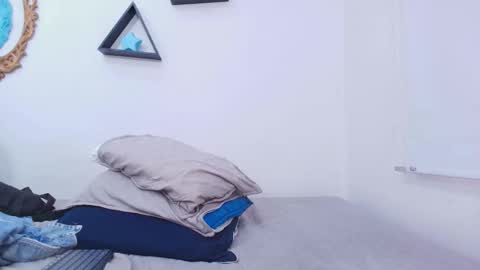 tinkerbell online show from November 15, 2025, 7:21 pm