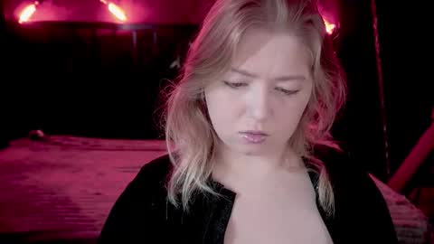 TinkerrBelll online show from October 19, 2025, 7:14 pm