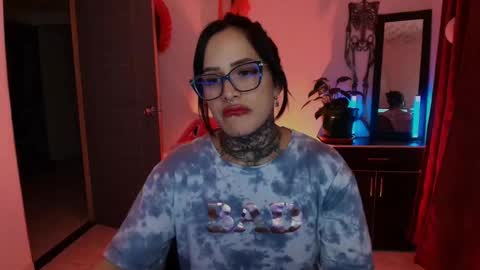 Snapshot of tinnadawson chatting on October 12, 2025, 12:53 am I AM BELLA ----------- follow my IG TINNS 69 online show from October 12, 2025, 12:53 am