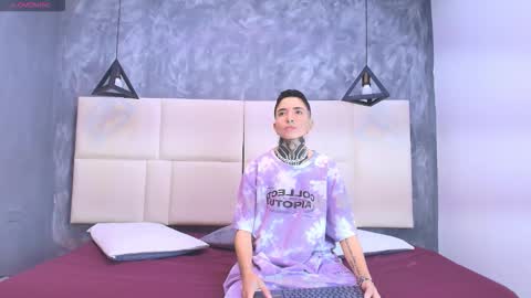 Snapshot of tinny_and_candy chatting on October 17, 2025, 12:19 pm TINNY AND CANDY online show from October 17, 2025, 12:19 pm