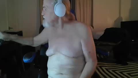 tiny5048 online show from September 11, 2025, 8:47 am
