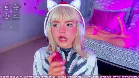 Emmy  blue berry1 online show from February 17, 2025, 6:48 pm